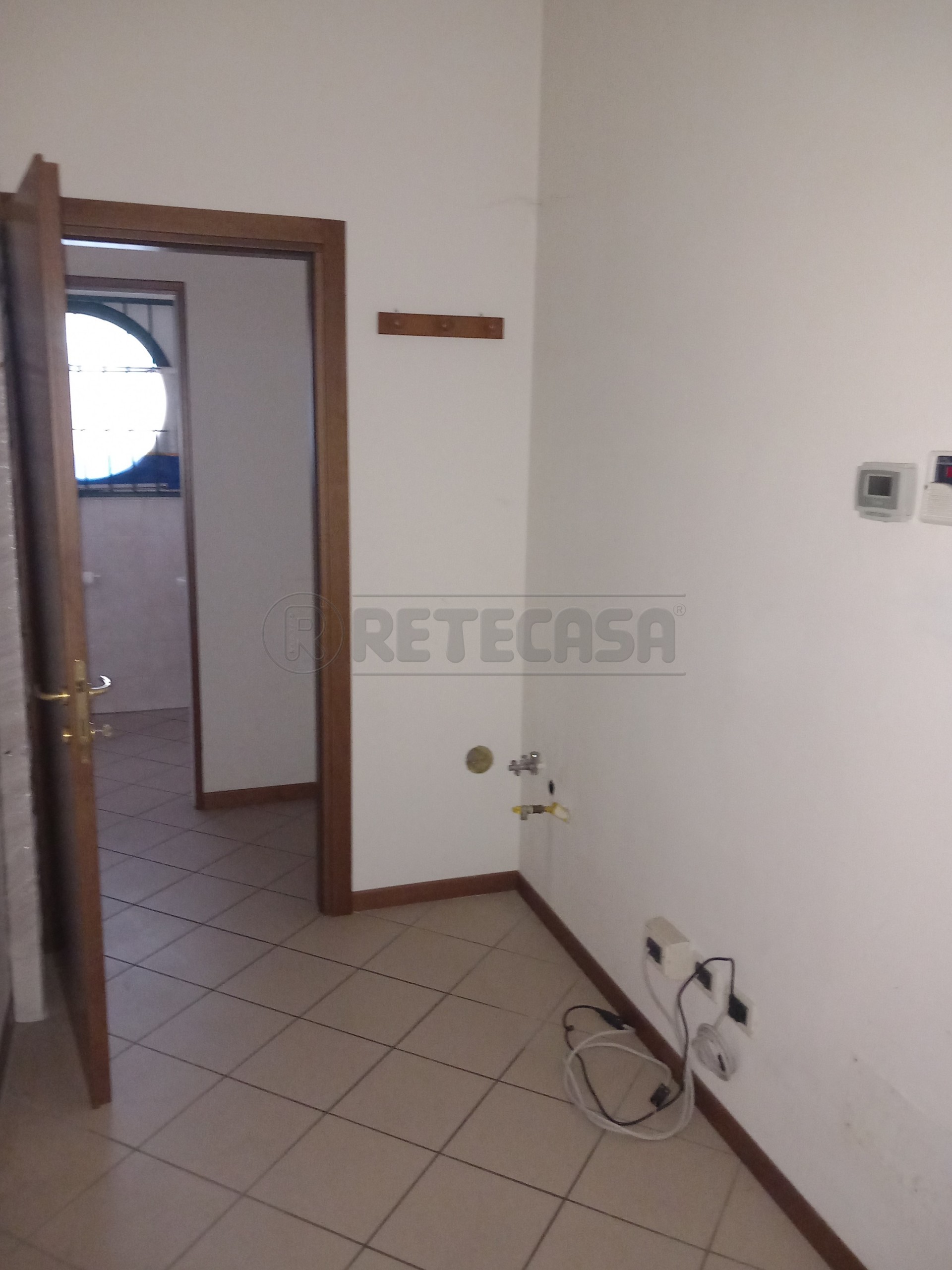 Immagine 14 di Locale commerciale in affitto  in Via A. Bembo 48 a Nanto