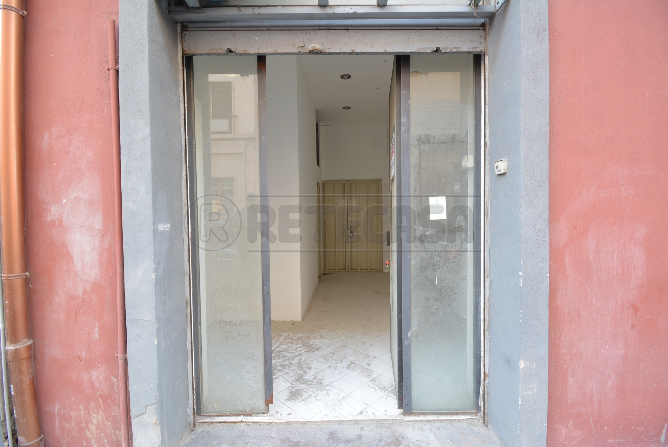 Immagine 2 di Locale commerciale in vendita  in Via Ettore Lombardo Pellegrino 44 a Messina