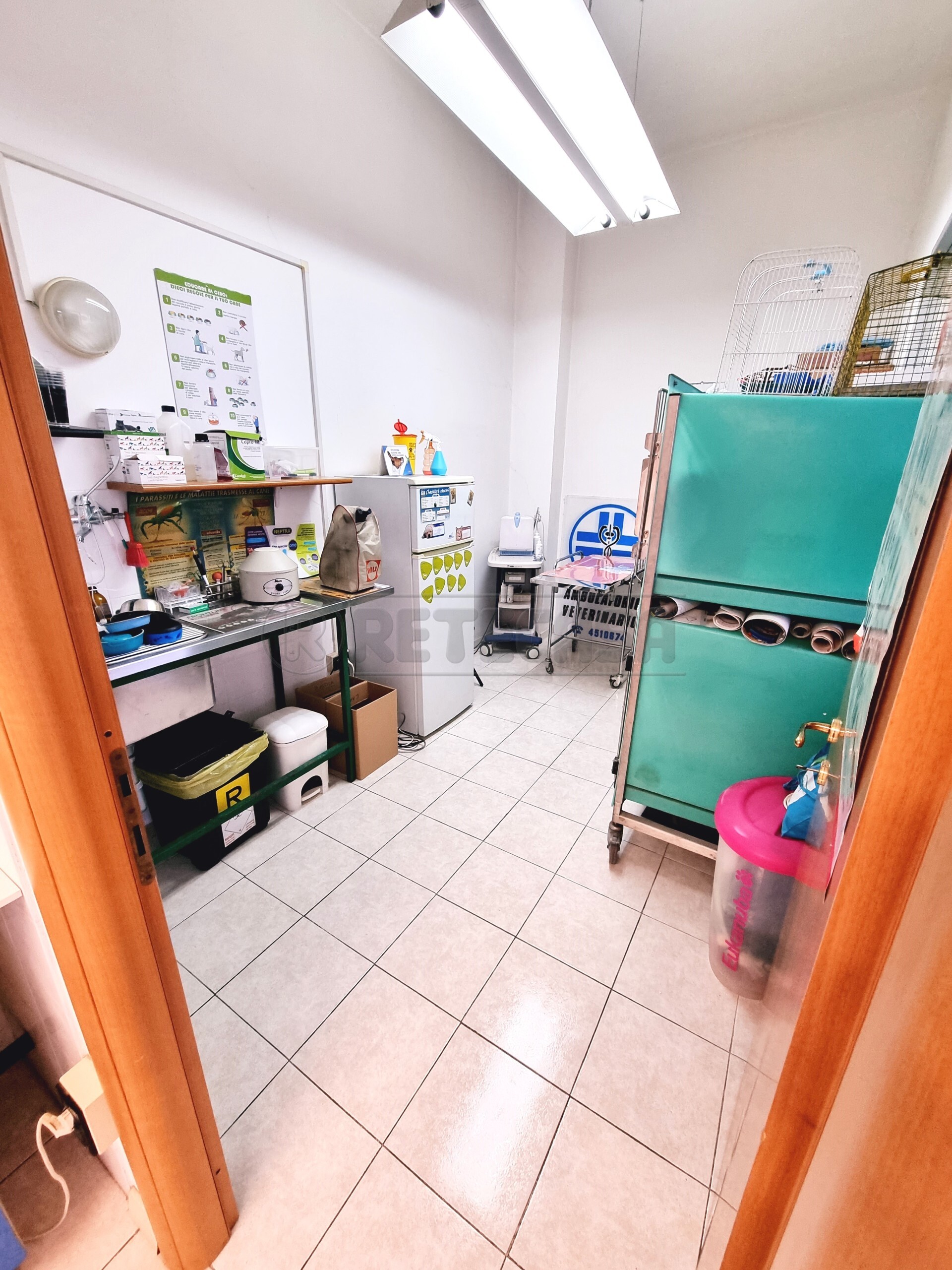 Immagine 7 di Locale commerciale in vendita  a Pescara