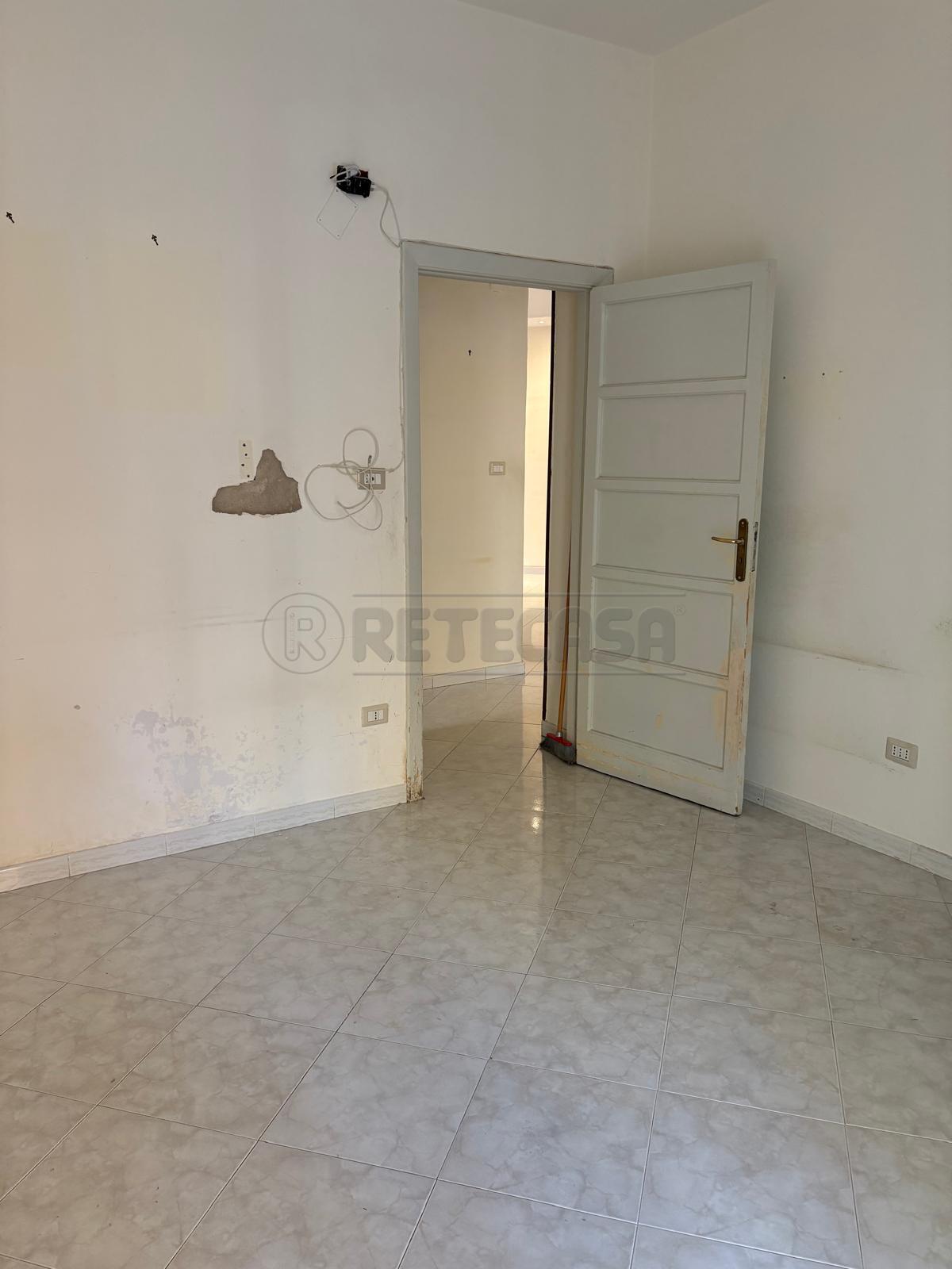 Immagine 6 di Trilocale in vendita  in Via Rocco Cocchia 8 a Salerno