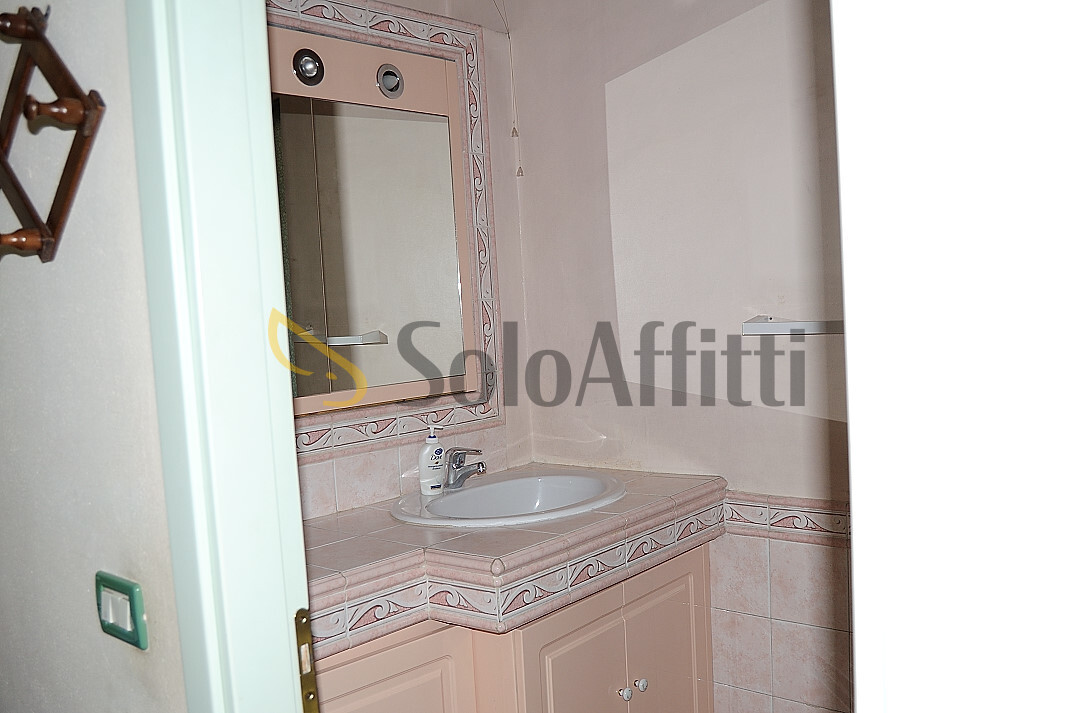 Immagine 24 di Bilocale in affitto  in CORSO TARANTO 208 a Torino