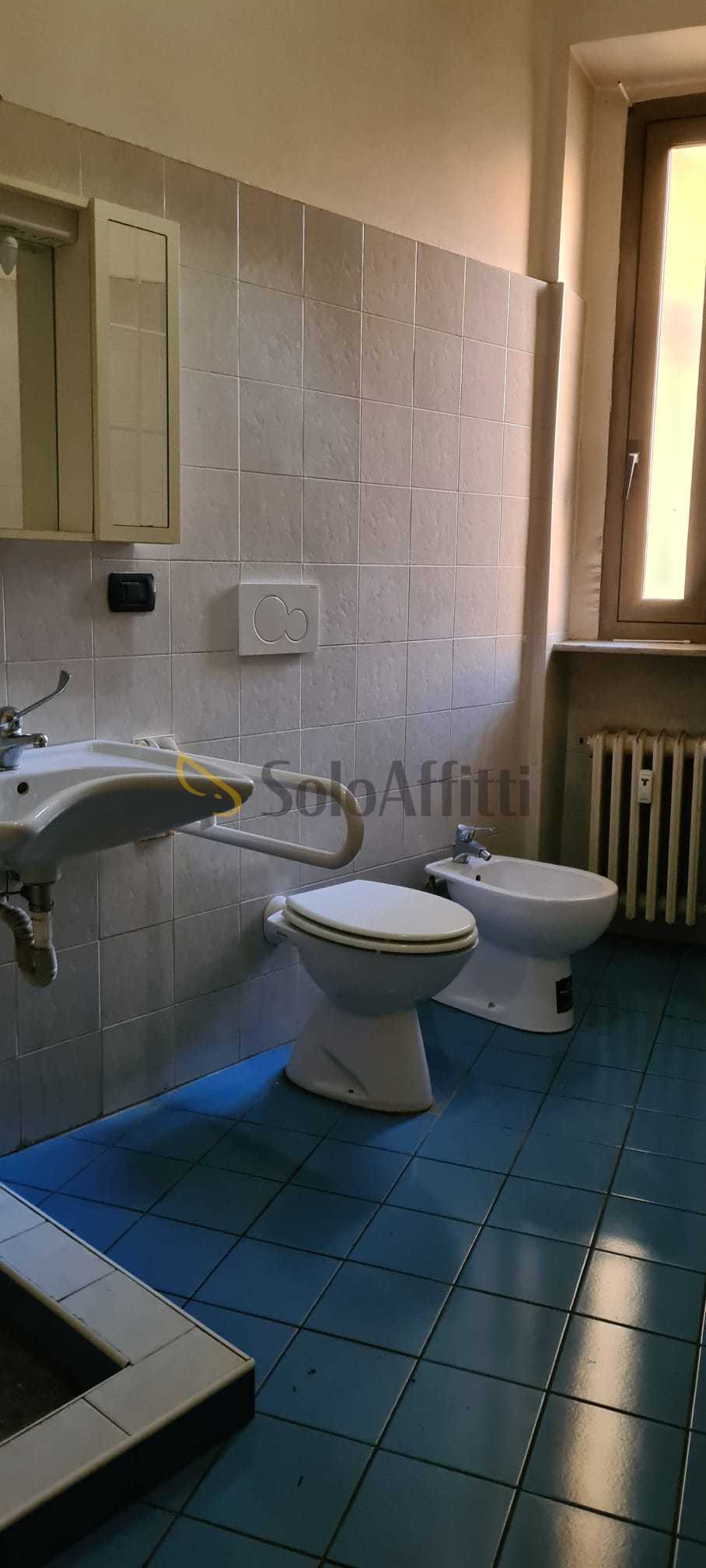 Immagine 18 di Bilocale in affitto  in Strada della Pronda a Torino