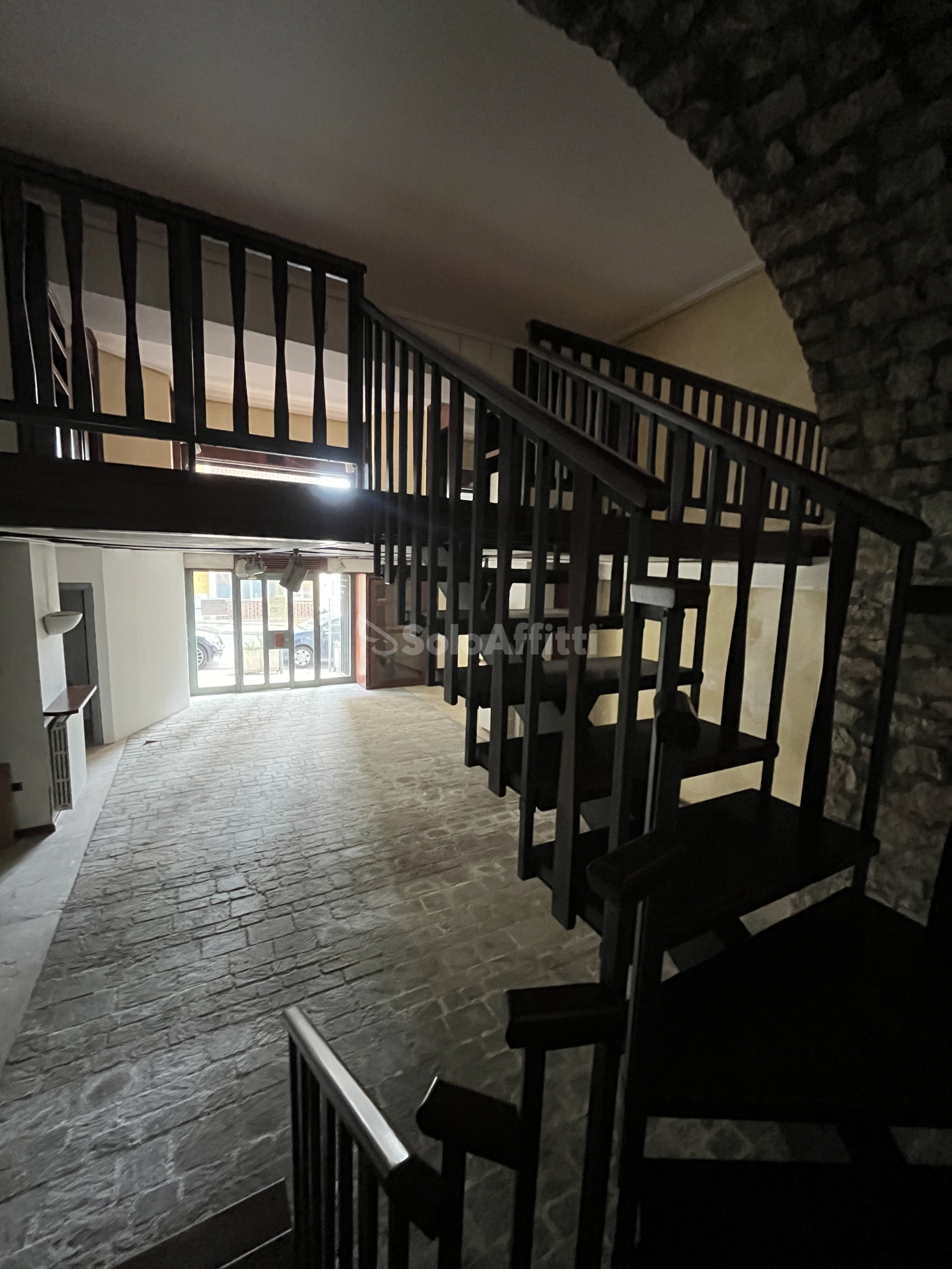 Immagine 7 di Locale commerciale in affitto  in Via Nicola Vaccaro a Potenza
