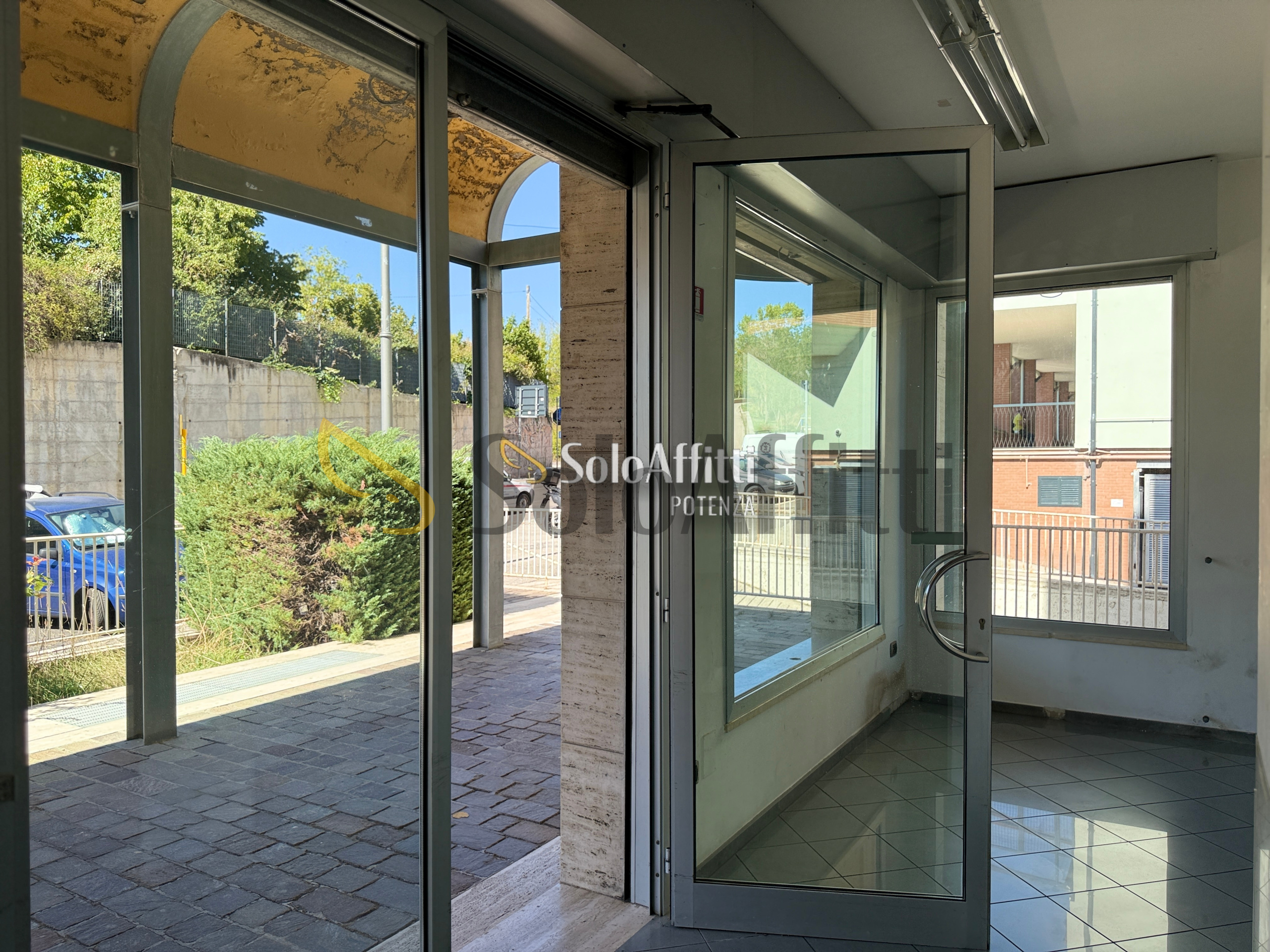 Immagine 14 di Locale commerciale in affitto  in Via Parigi 44, 46 a Potenza