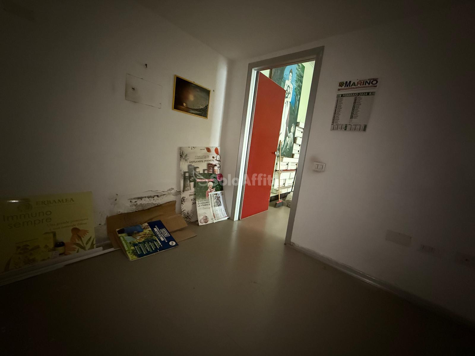 Immagine 5 di Locale commerciale in affitto  in Via Renato de Martino 4 a Caserta