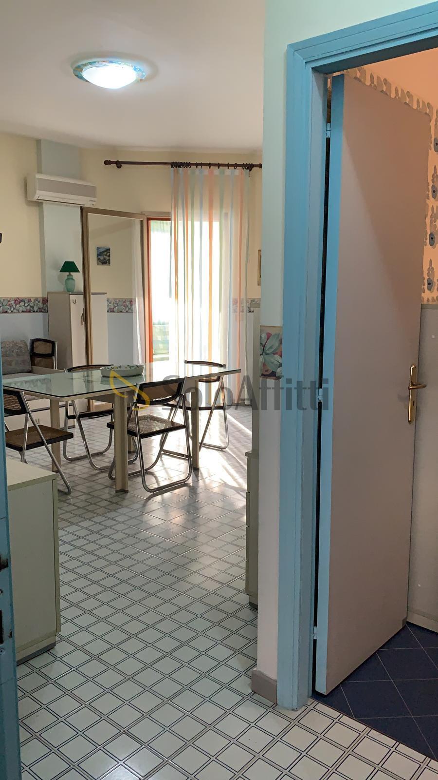 Immagine 32 di Bilocale in affitto  a Giardini-Naxos