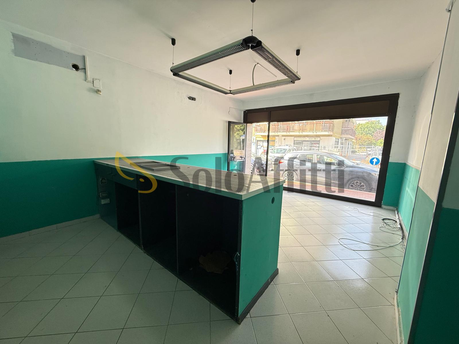 Immagine 6 di Locale commerciale in affitto  in Via John Fitzgerald Kennedy 26 a Caserta