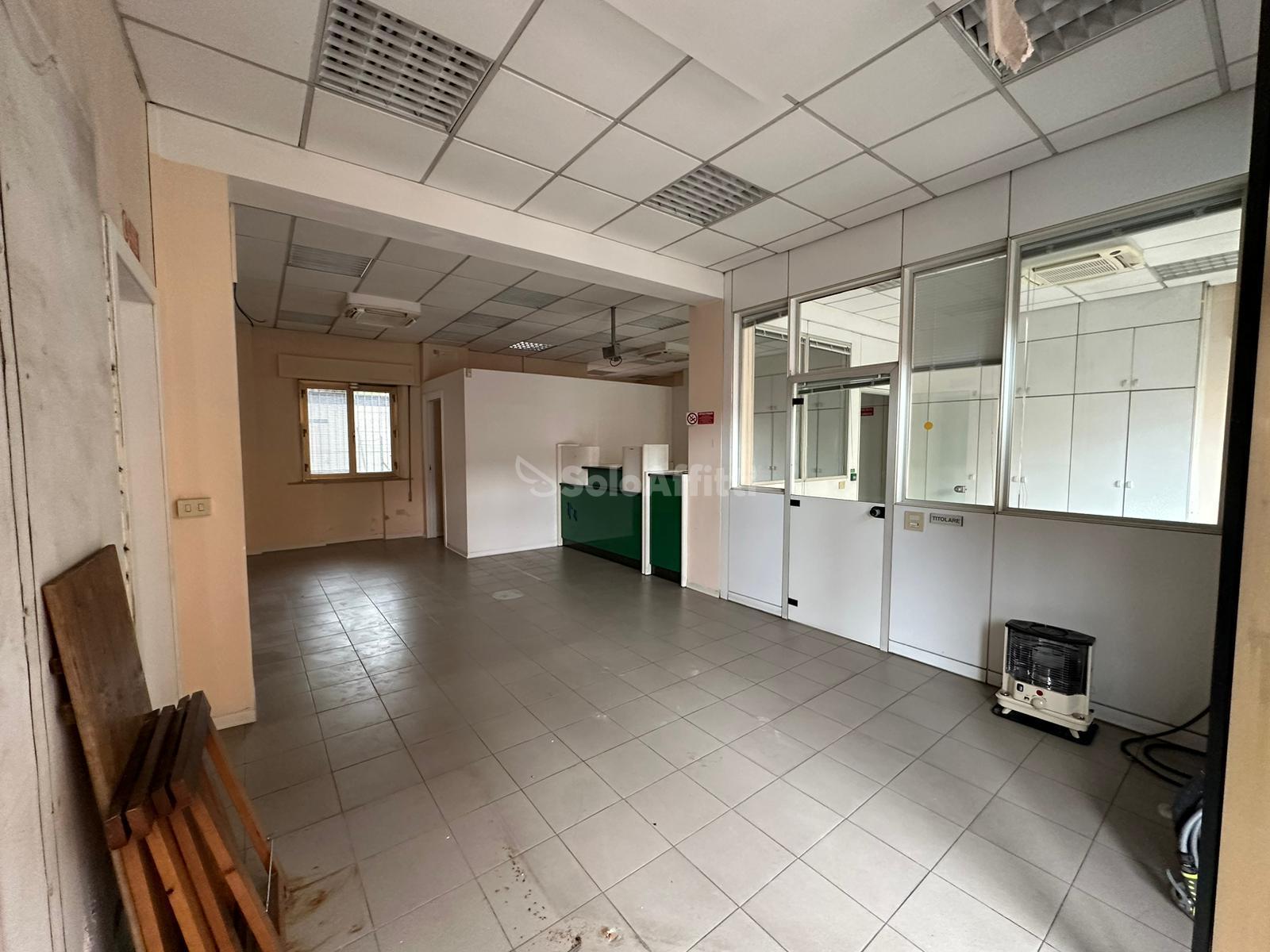 Immagine 4 di Ufficio in affitto  a Falconara Marittima