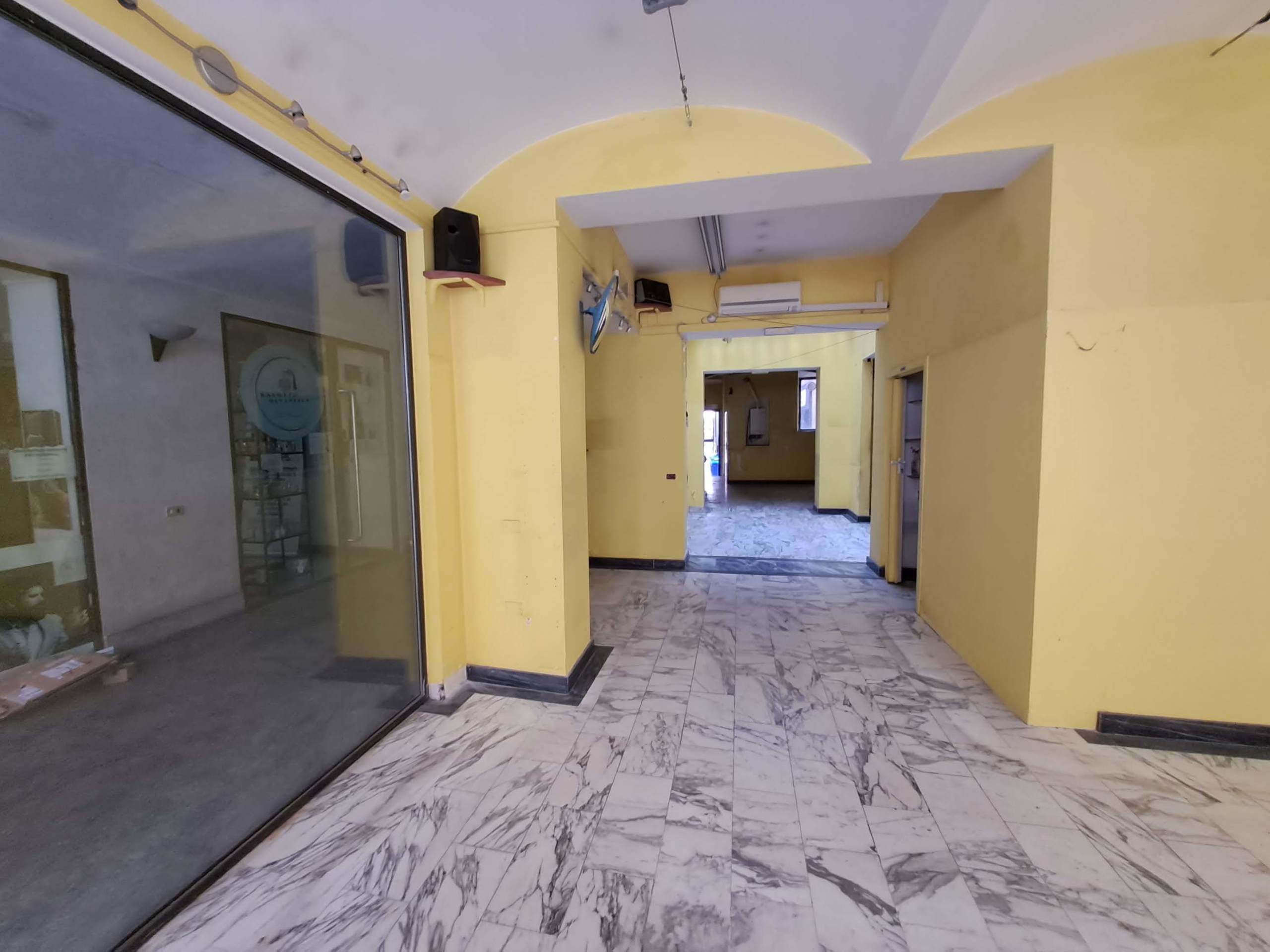 Immagine 7 di Locale commerciale in vendita  in Via Carlo Goldoni 5 a Parma