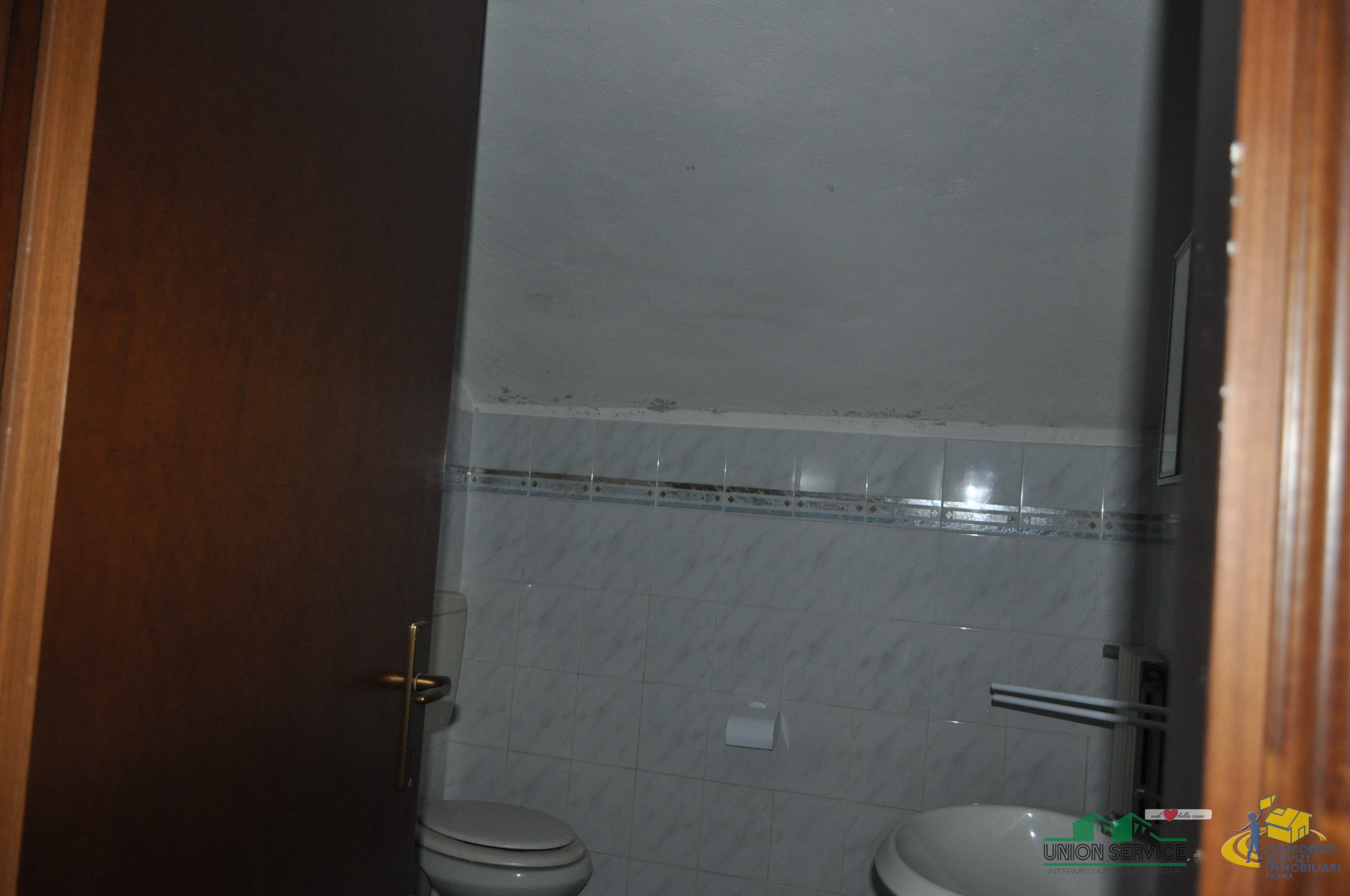 Immagine 17 di Ufficio in vendita  in Vicolo San Tiburzio a Parma