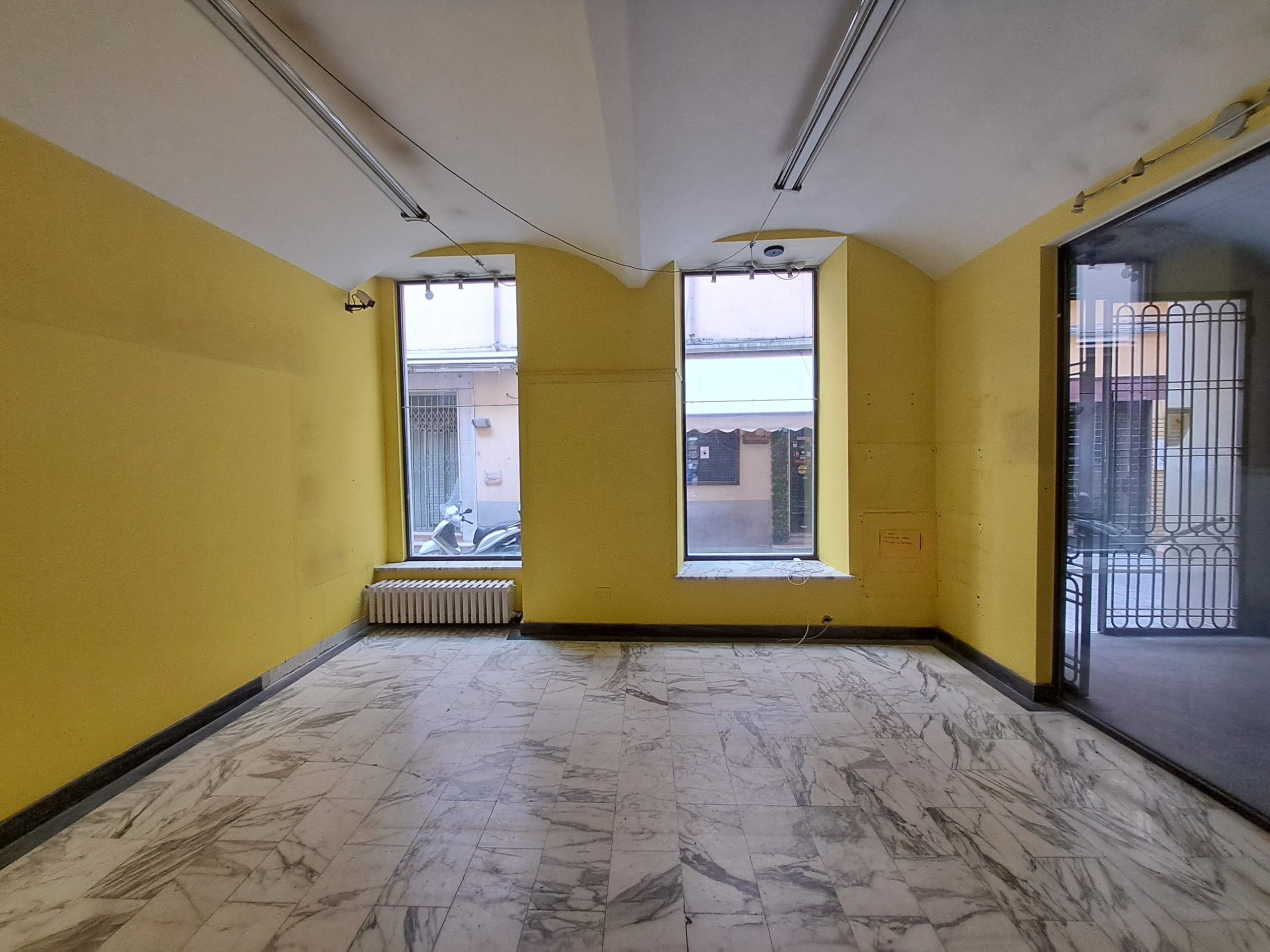 Immagine 4 di Locale commerciale in vendita  in Via Carlo Goldoni 5 a Parma