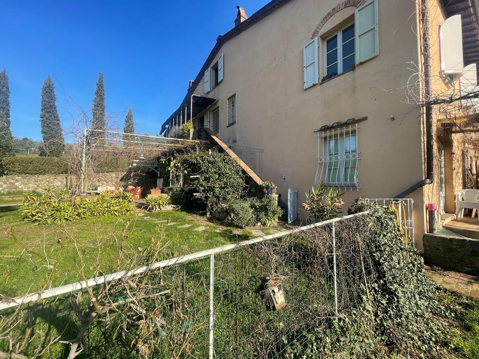 Immagine 6 di Rustico / casale in vendita  in Via dei bertolotti a Lucca