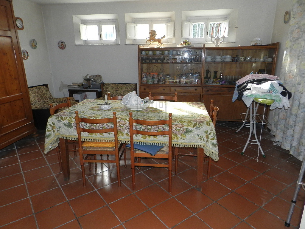 Immagine 21 di Villa in vendita  a Lucca