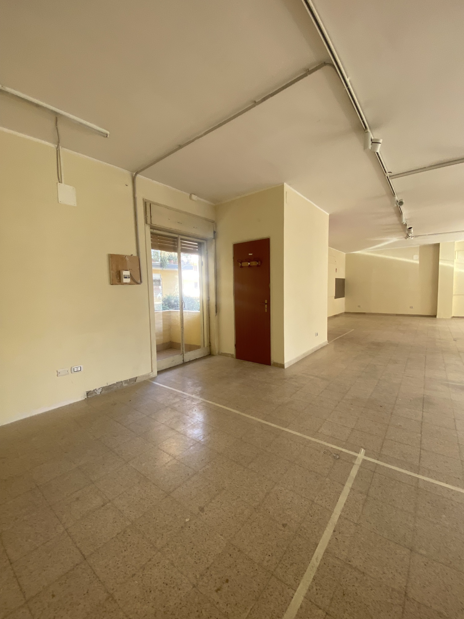 Immagine 6 di Locale commerciale in affitto  in Via Sbarre Superiori 58 a Reggio Di Calabria