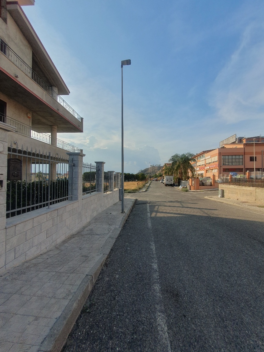 Immagine 5 di Locale commerciale in affitto  in Via Nicola Trussardi a Motta San Giovanni