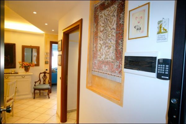 Immagine 11 di Trilocale in vendita  a Lerici