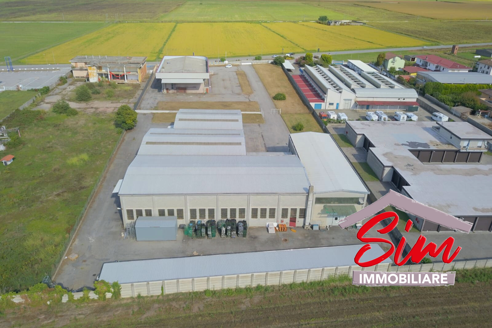 Immagine 23 di Locale commerciale in vendita  in Strada statale 229 del Lago d'Ortatrada provincial sn a Caltignaga