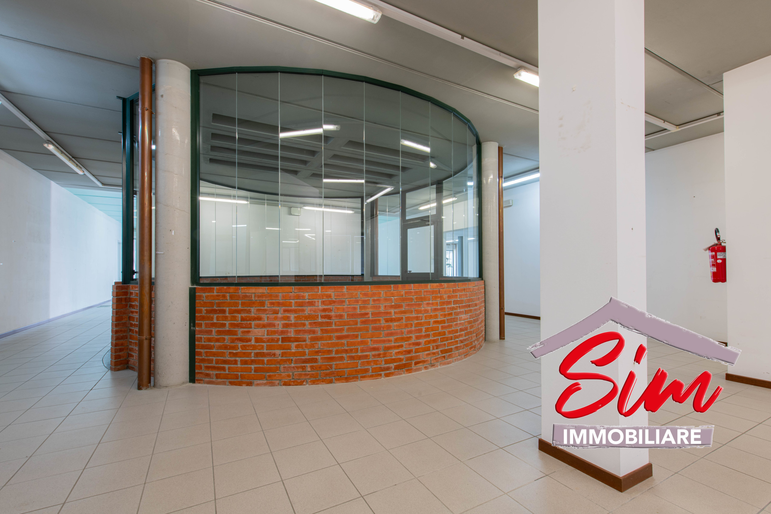 Immagine 9 di Locale commerciale in vendita  in Via Vecchia Circonvallazione sn a Oleggio