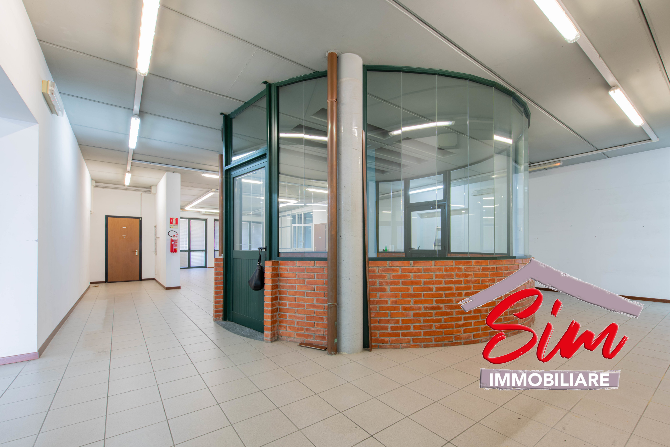 Immagine 7 di Locale commerciale in vendita  in Via Vecchia Circonvallazione sn a Oleggio