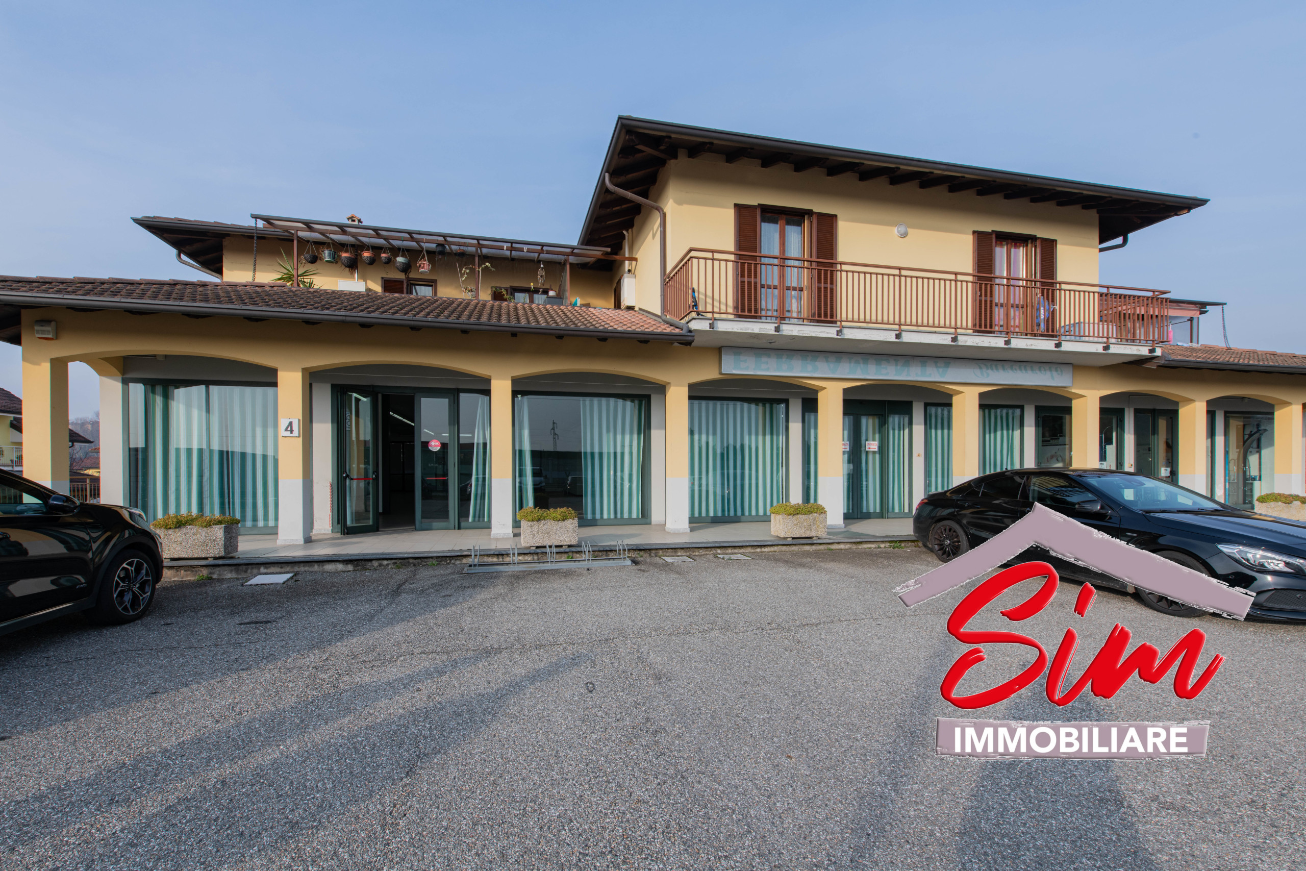 Immagine 1 di Locale commerciale in vendita  in Via Vecchia Circonvallazione sn a Oleggio