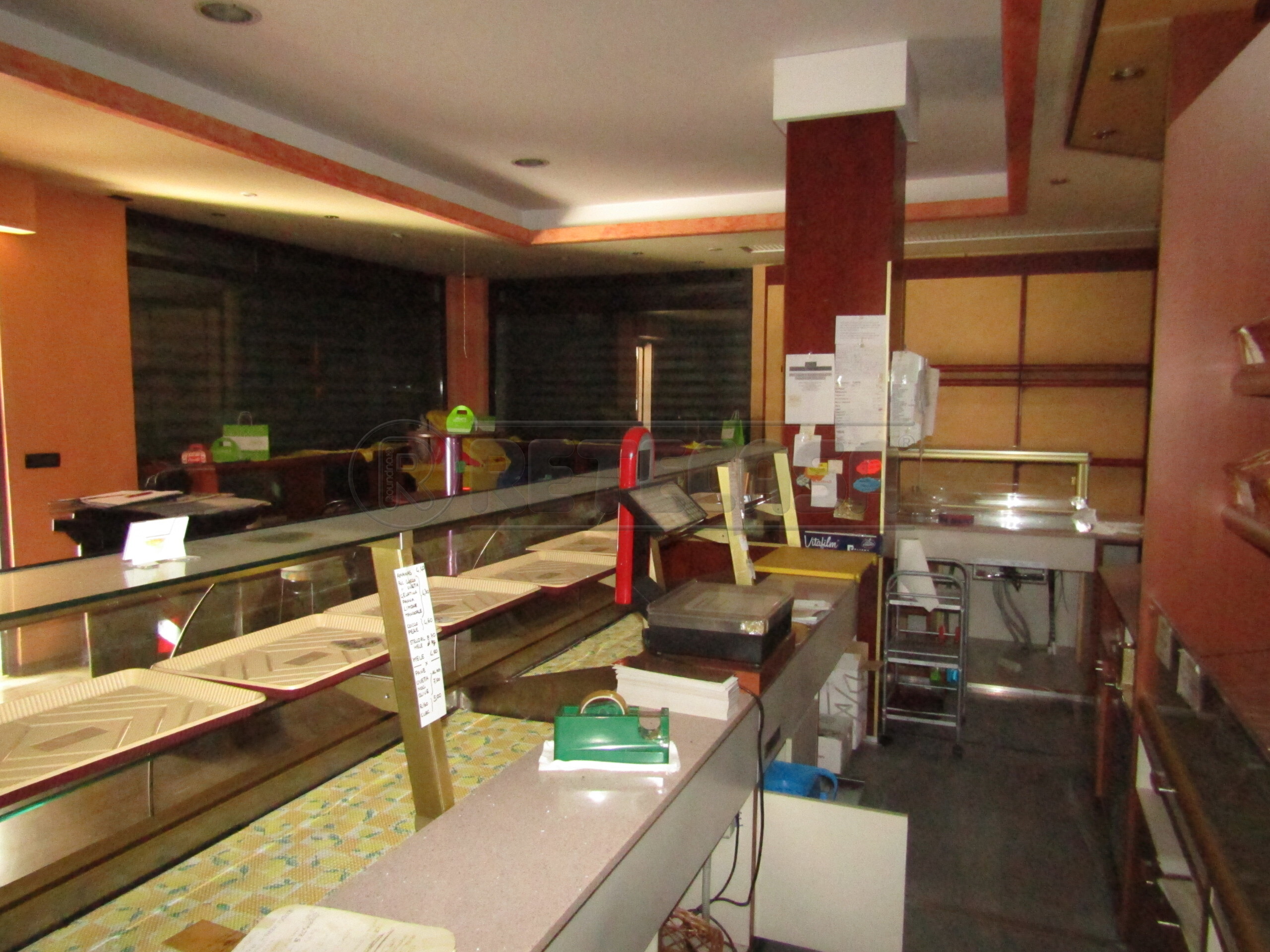 Immagine 2 di Attività commerciale in affitto  a Camposampiero