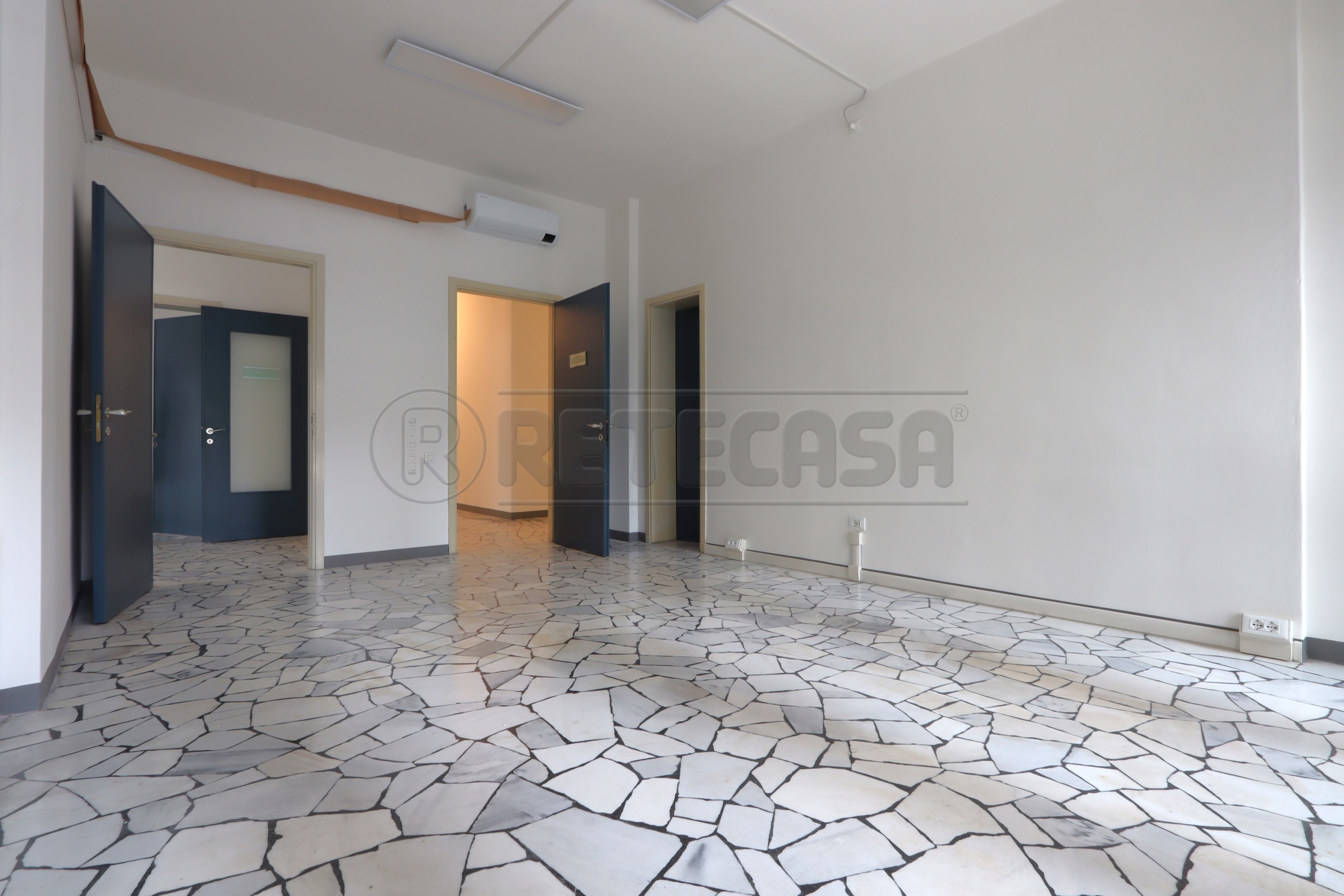 Immagine 36 di Ufficio in affitto  in Viale Milano 56 a Vicenza