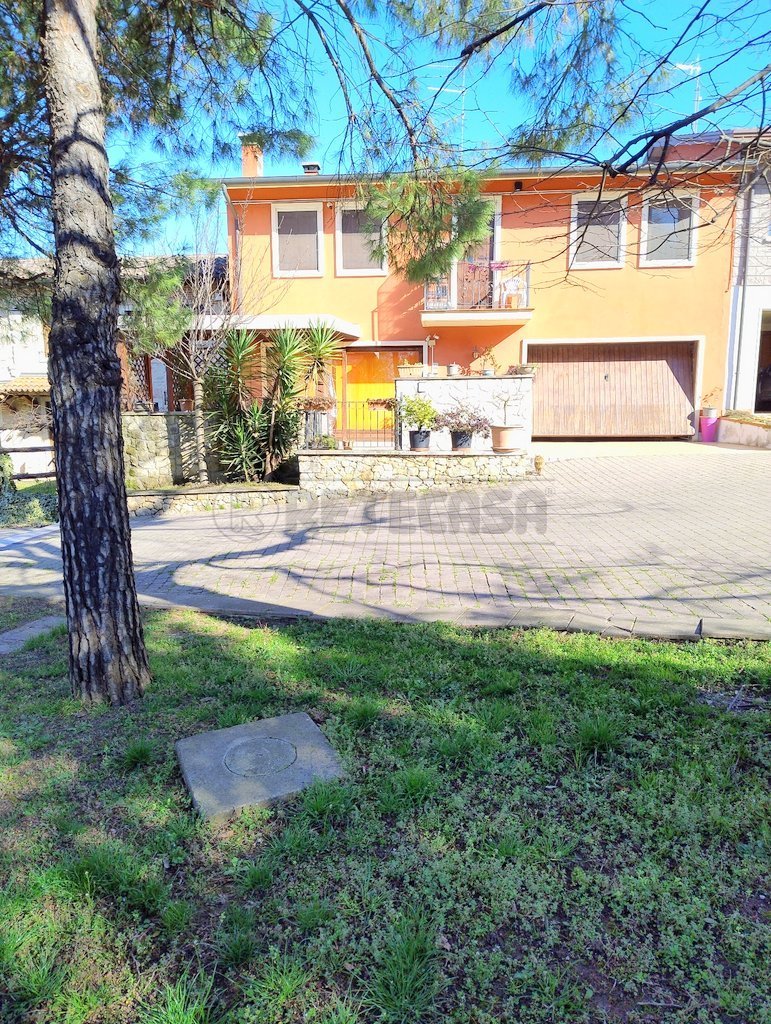 Immagine 24 di Casa bifamiliare in vendita  a Montecchio Maggiore