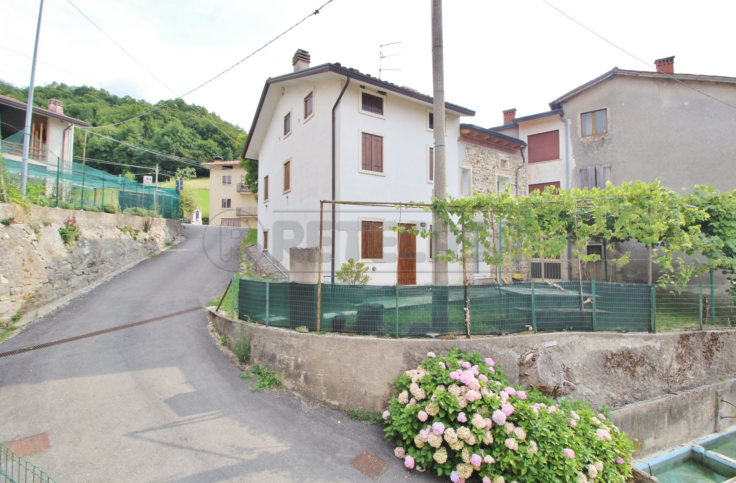 Immagine 2 di Porzione di casa in vendita  in via cocco 10 a Altissimo