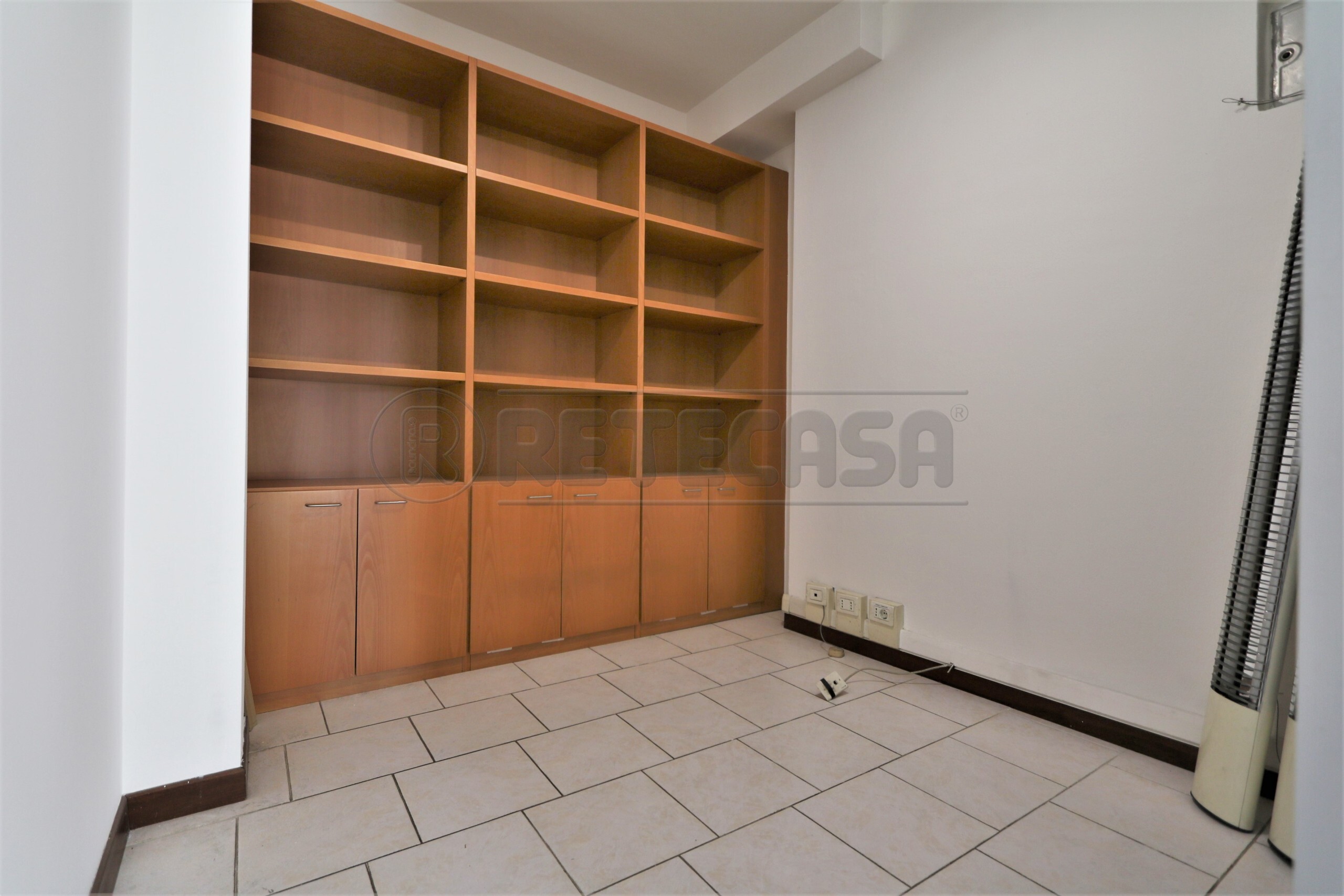 Immagine 13 di Locale commerciale in vendita  a Vicenza