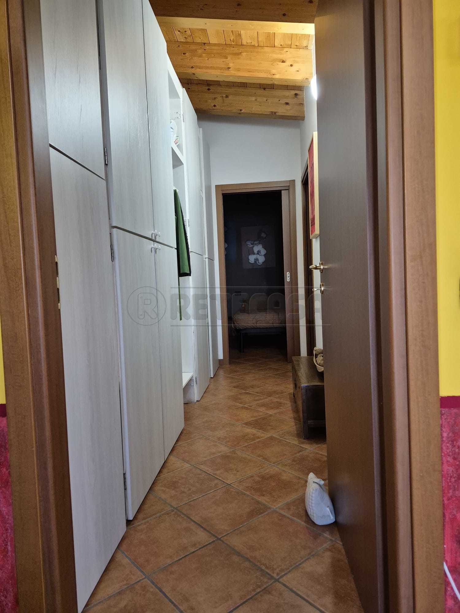 Immagine 9 di Bilocale in affitto  a Azzano San Paolo