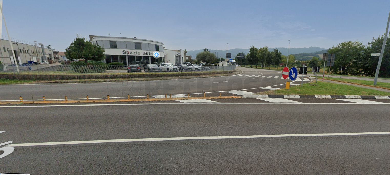 Immagine 12 di Attività artigianale in vendita  in Via del Lavoro 1 a Arzignano