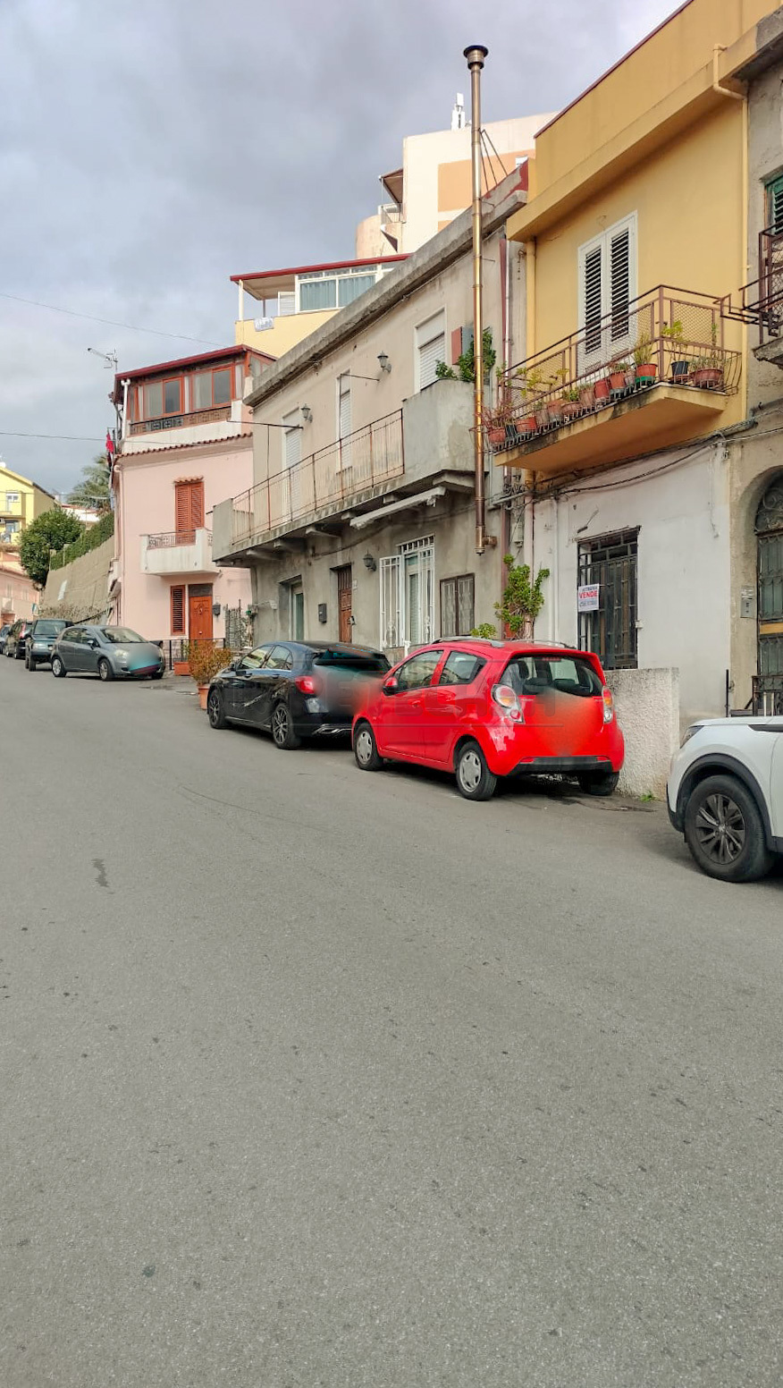 Immagine 2 di Locale commerciale in vendita  in Via Ernesto Cianciolo 74 a Messina