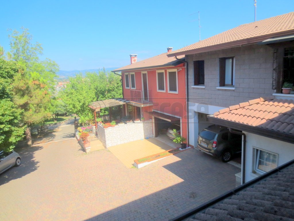 Immagine 6 di Casa bifamiliare in vendita  a Montecchio Maggiore