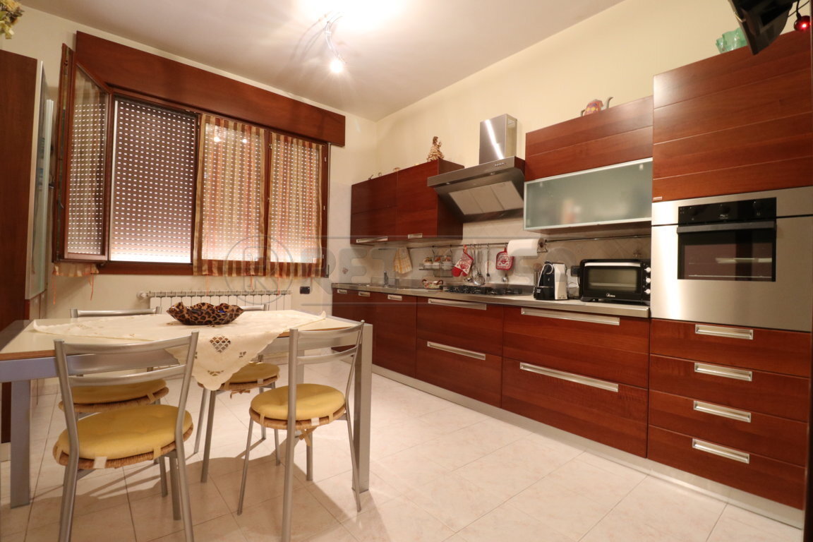 Immagine 7 di Villa in vendita  a Bondeno