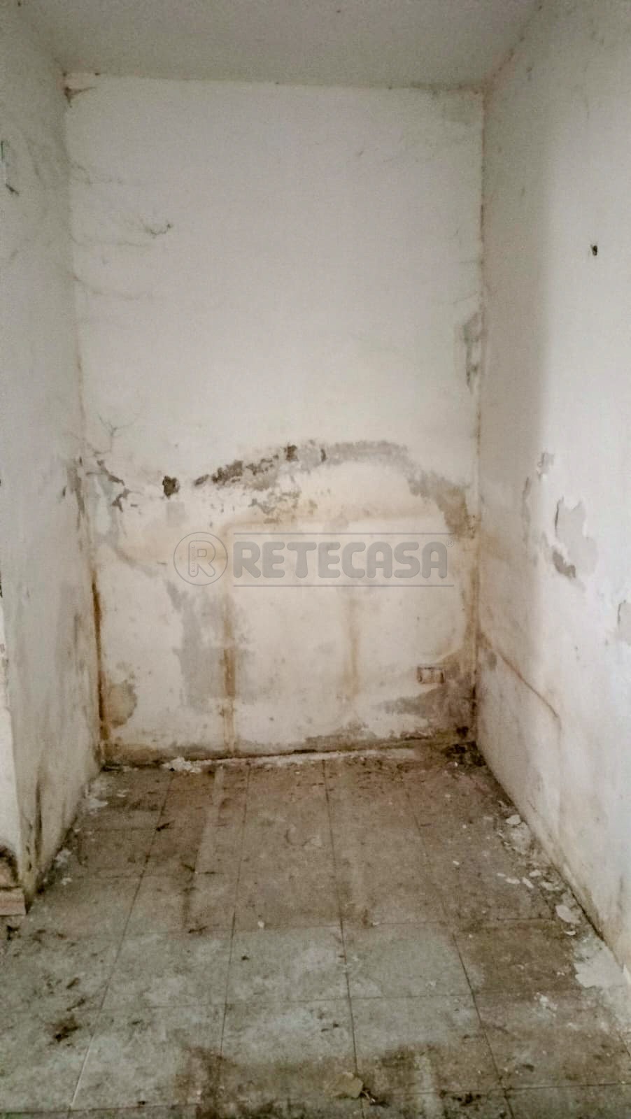 Immagine 8 di Locale commerciale in vendita  in Via Ernesto Cianciolo 74 a Messina