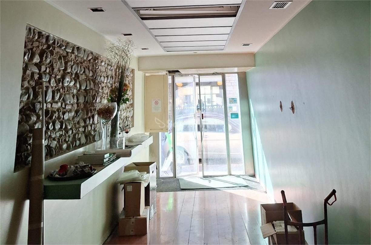 Immagine 1 di Locale commerciale in affitto  in Via Aurelio Saffi a Rimini