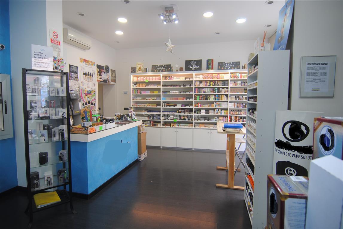 Immagine 5 di Locale commerciale in affitto  in Corso Amedeo 100 a Livorno