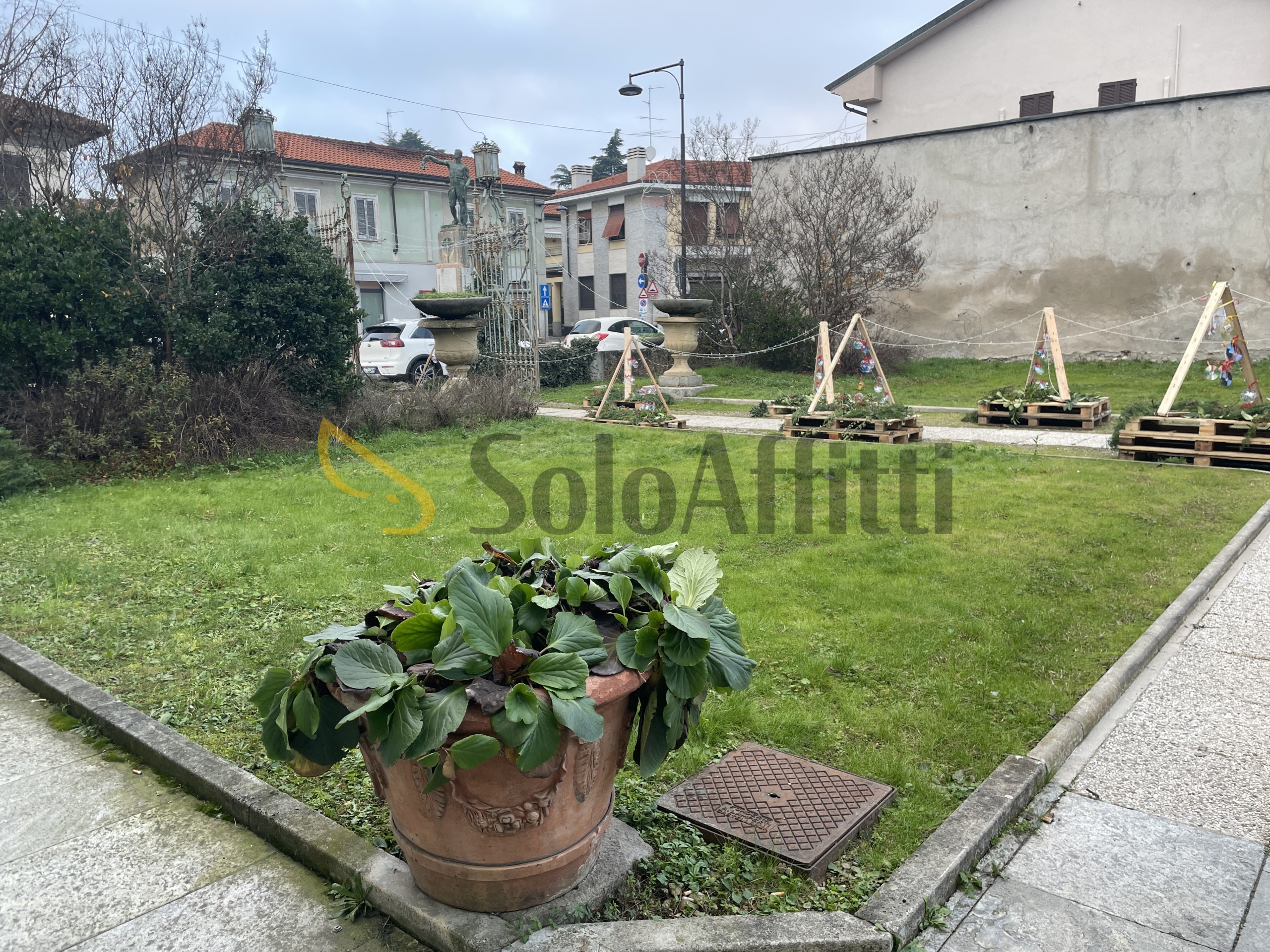 Immagine 15 di Locale commerciale in affitto  in Piazza Baracca 18 a Buscate