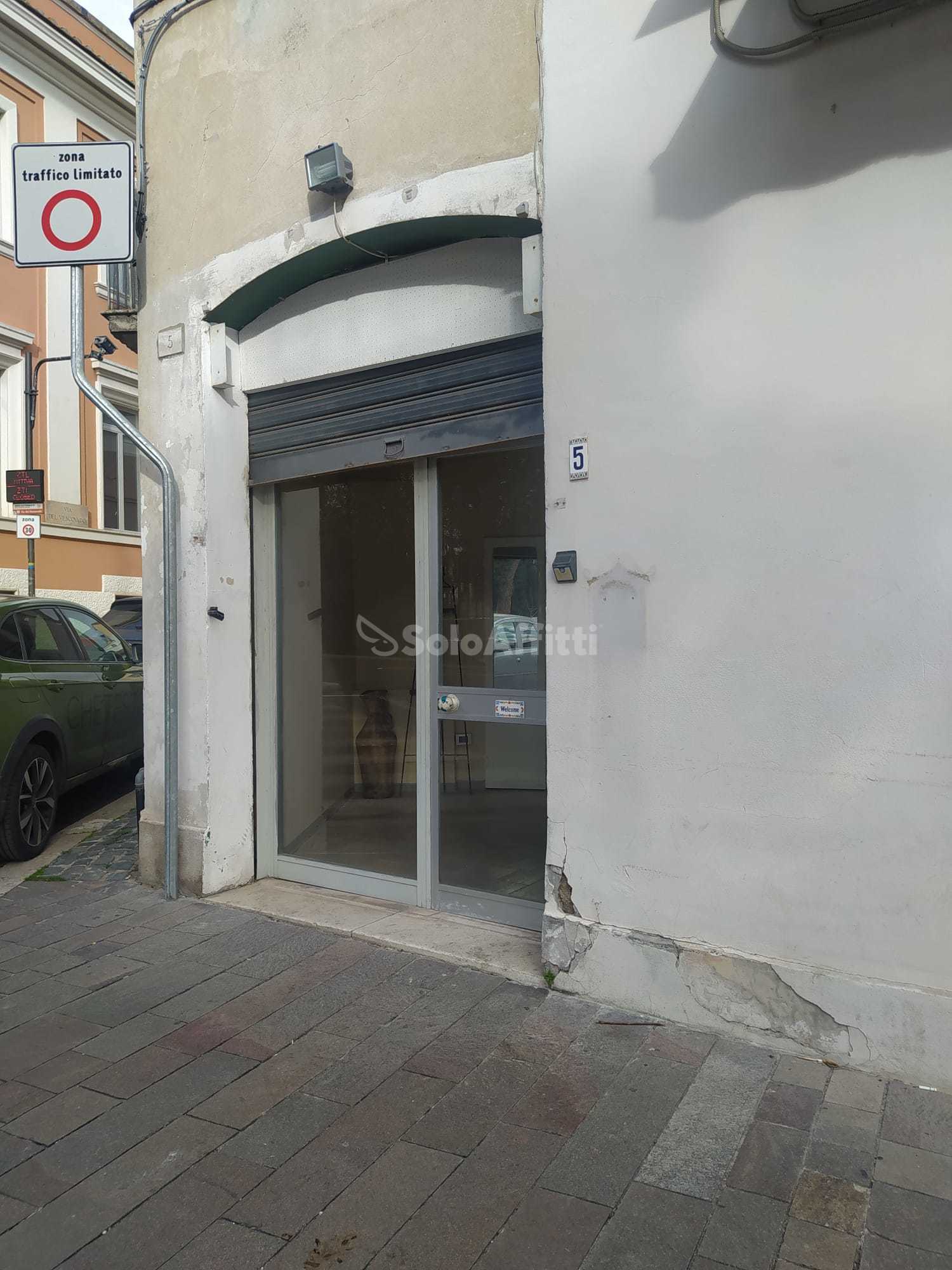 Immagine 8 di Locale commerciale in affitto  in Piazza Giulio Briccialdi a Terni