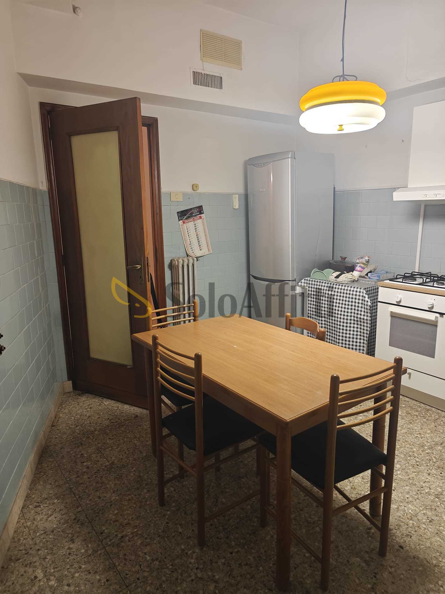 Immagine 5 di Stanza singola in affitto  a Catania