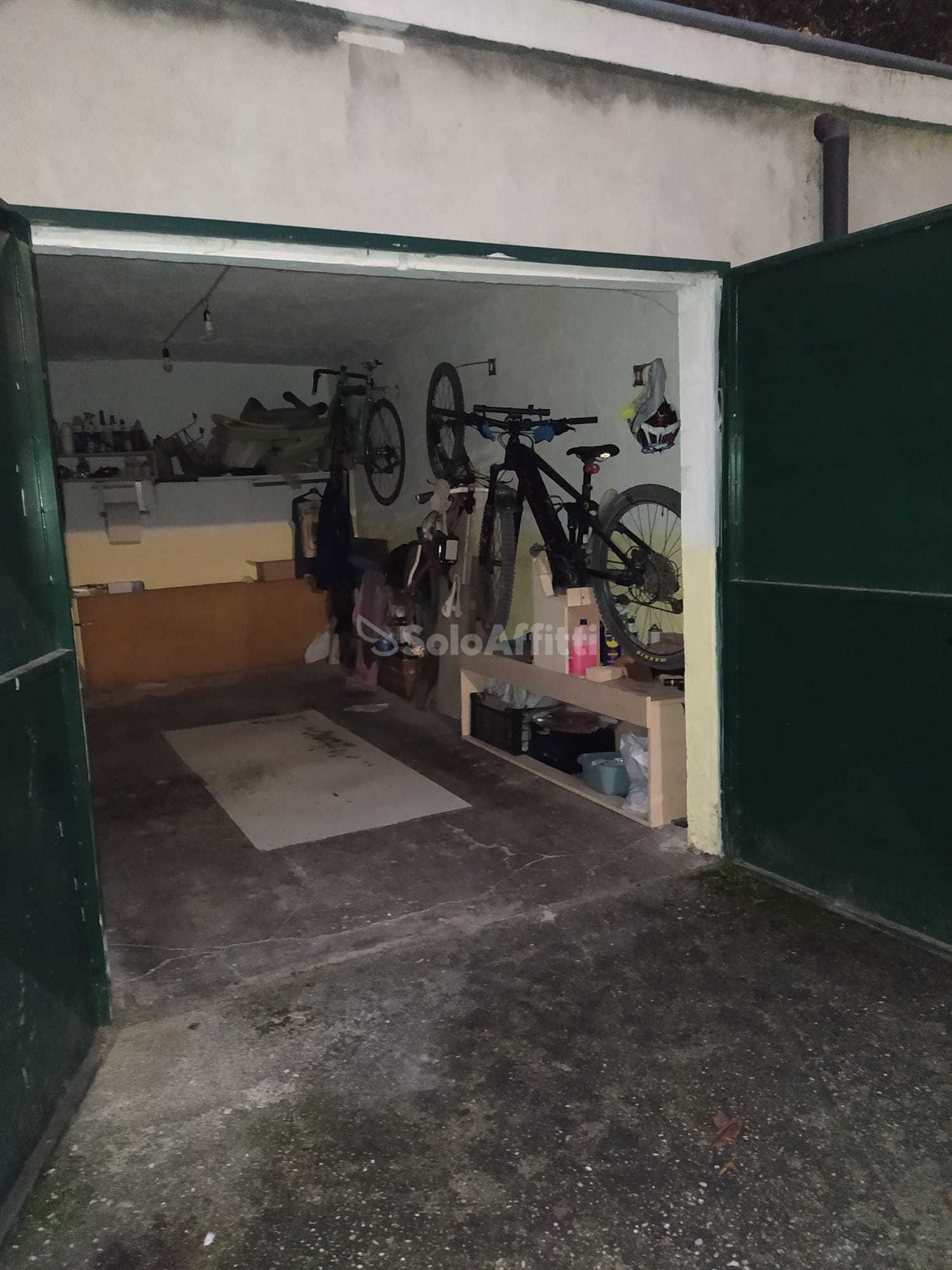 Immagine 2 di Garage in affitto  in Viale Guglielmo Oberdan a Terni