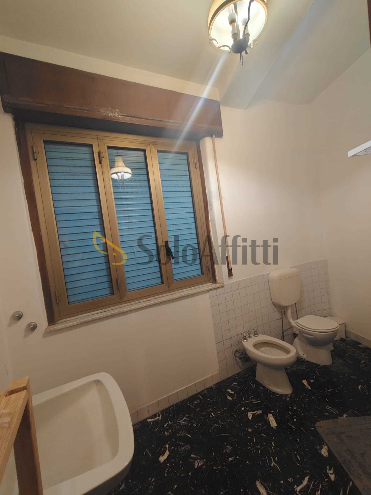 Immagine 7 di Stanza singola in affitto  a Catania