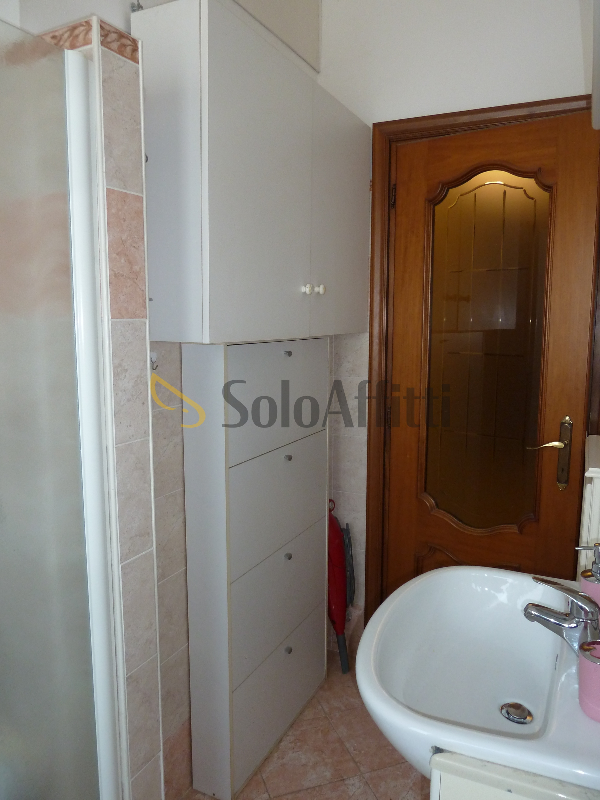 Immagine 18 di Bilocale in affitto  in Via delle Ginestre 20 a San Remo