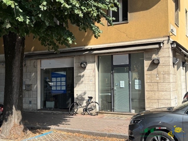 Immagine 3 di Locale commerciale in affitto  in Viale Antonio Gramsci 27A a Parma