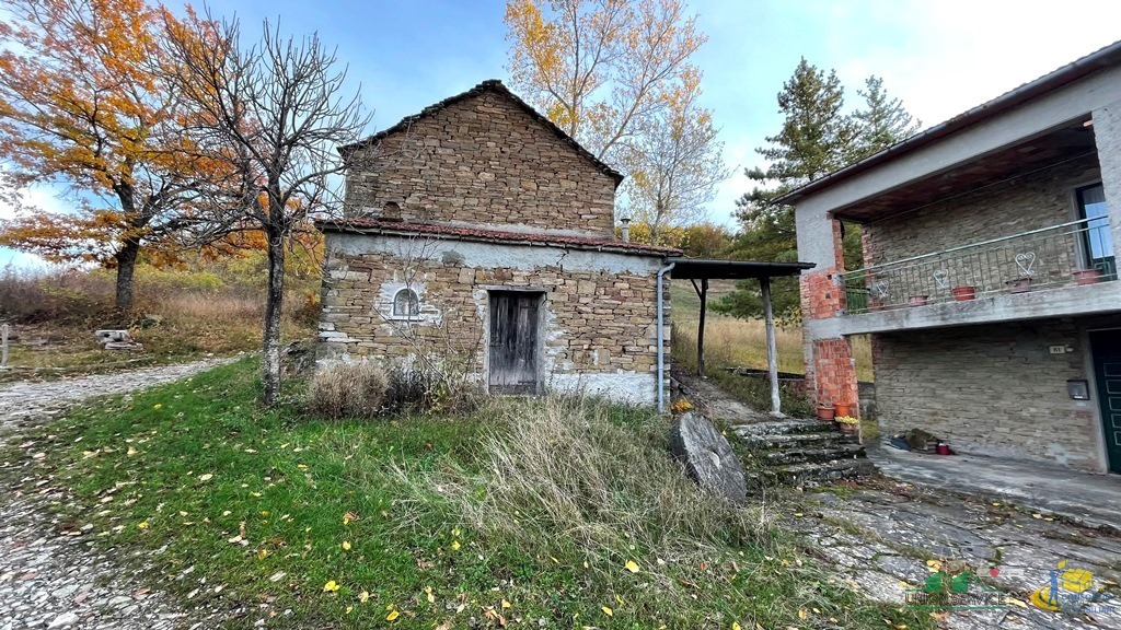 Immagine 6 di Rustico / casale in vendita  in pessola casa gasparone 81 a Varsi