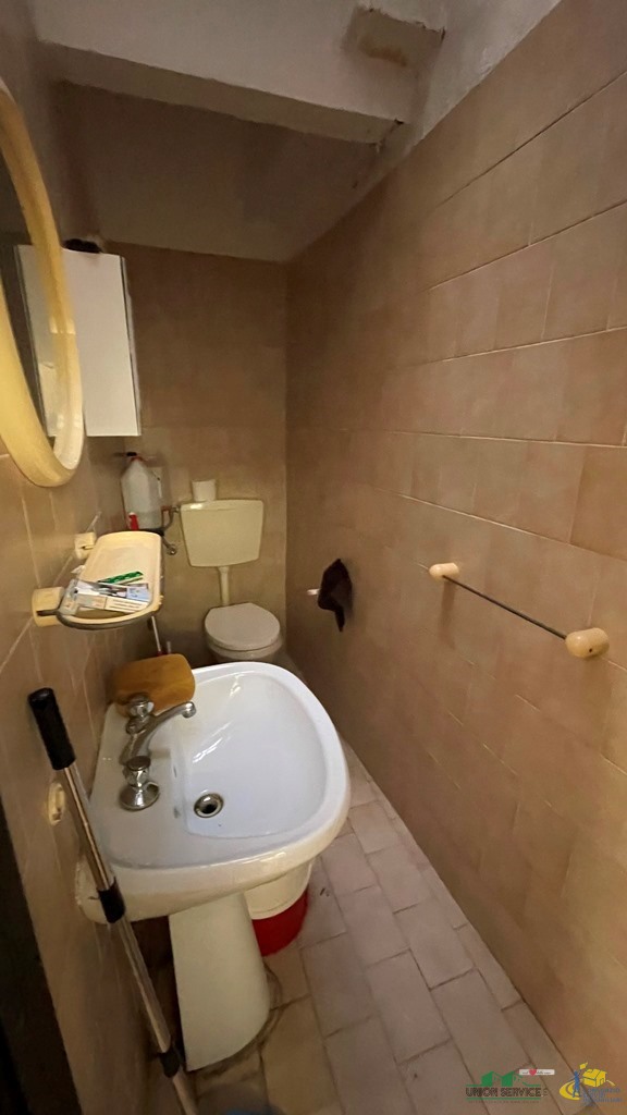 Immagine 4 di Locale commerciale in vendita  in Strada Garibaldi a Parma