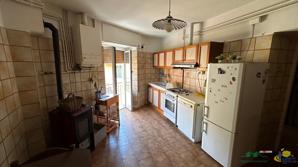 Immagine 2 di Porzione di casa in vendita  in Via Riva D'Armi a Brugnato