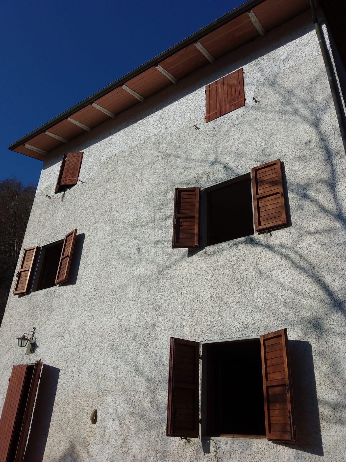 Immagine 14 di Rustico / casale in vendita  a Bagni Di Lucca