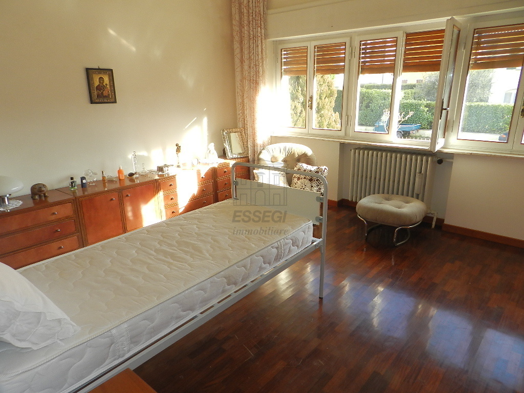 Immagine 7 di Villa in vendita  a Lucca