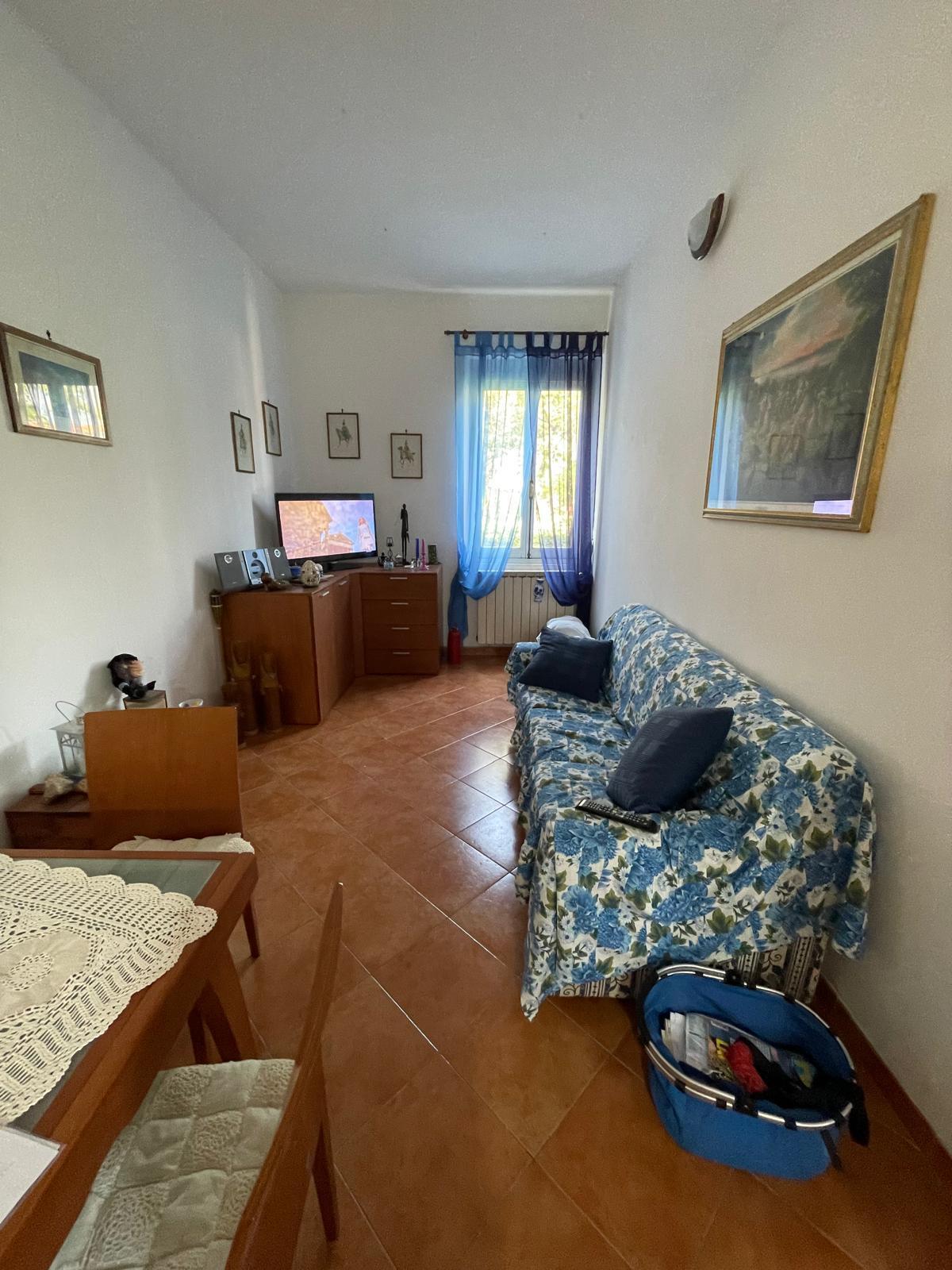 Immagine 3 di Porzione di casa in vendita  a Ameglia